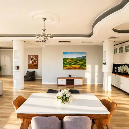 Kamila Villa *
