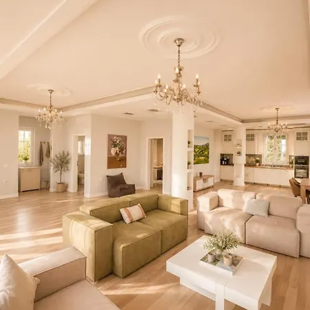 Kamila Villa *