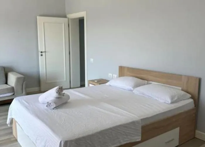 Kamila * Tirana